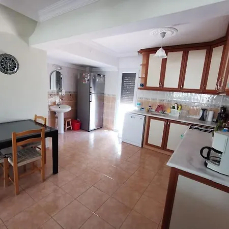 Cheerful 3 Bedroom Summer House 100m To The Beach. 펜션 *