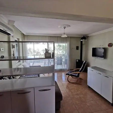 Cheerful 3 Bedroom Summer House 100m To The Beach. 펜션 쿠사다시