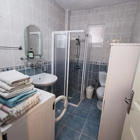 Cheerful 3 Bedroom Summer House 100m To The Beach. 쿠사다시